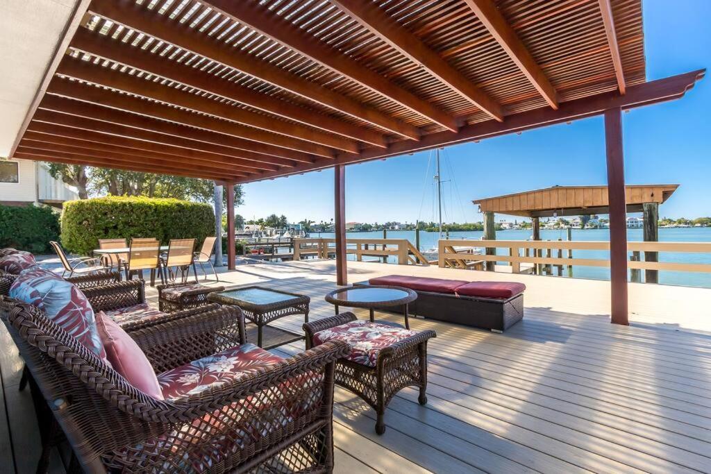 Amazing Water Front View Home Newly Renovated 3Bd 2Bth เคลียร์วอเตอร์บีช ภายนอก รูปภาพ