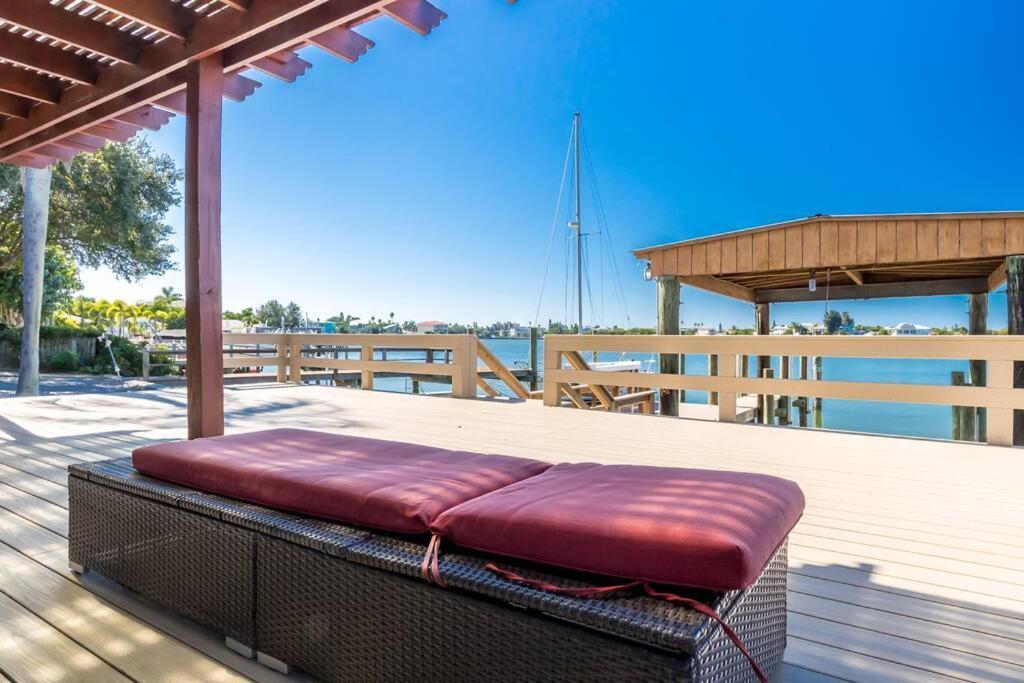 Amazing Water Front View Home Newly Renovated 3Bd 2Bth เคลียร์วอเตอร์บีช ภายนอก รูปภาพ